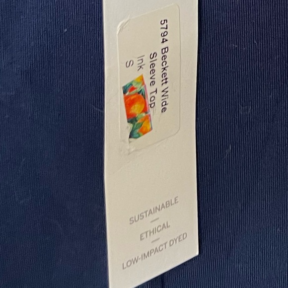 Flowy Loose Tunic - Picture 3 of 3